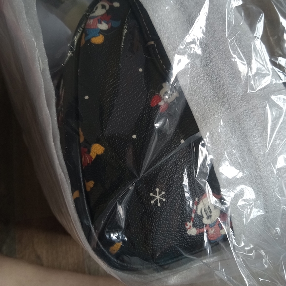 [Disney X Coach] 🖤 Authentic Rowan Satchel With Holiday Print - Picture 3 of 8